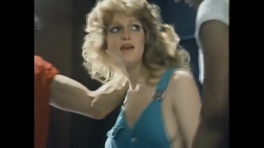 Sexo en salon de billar (cum on table pool)