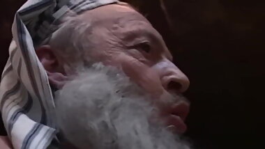 OLD MAN FUCKS YOUNG BABE