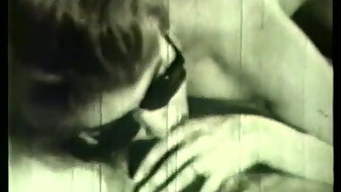 horny guy and hot chick - circa 60s