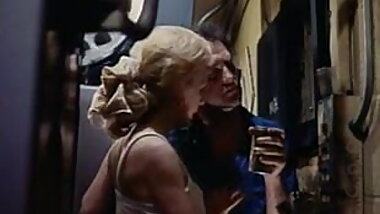 1977 Jennifer Welles  Inside Jennifer