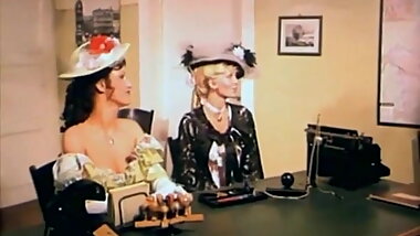 LUNAR  Two girls seduce two mens at the office