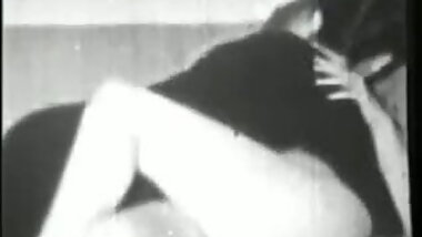 Vintage - 1960s - 2 Shy Housewives